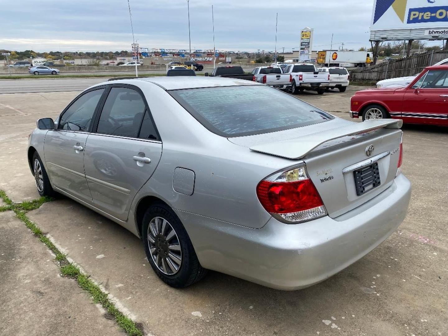 2005 Silver Toyota Camry LE (4T1BE32K35U) with an 2.4L L4 DOHC 16V engine, located at 1687 Business 35 S, New Braunfels, TX, 78130, (830) 625-7159, 29.655487, -98.051491 - Photo#1